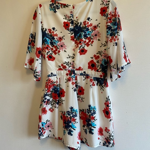 White floral romper - Picture 3 of 3